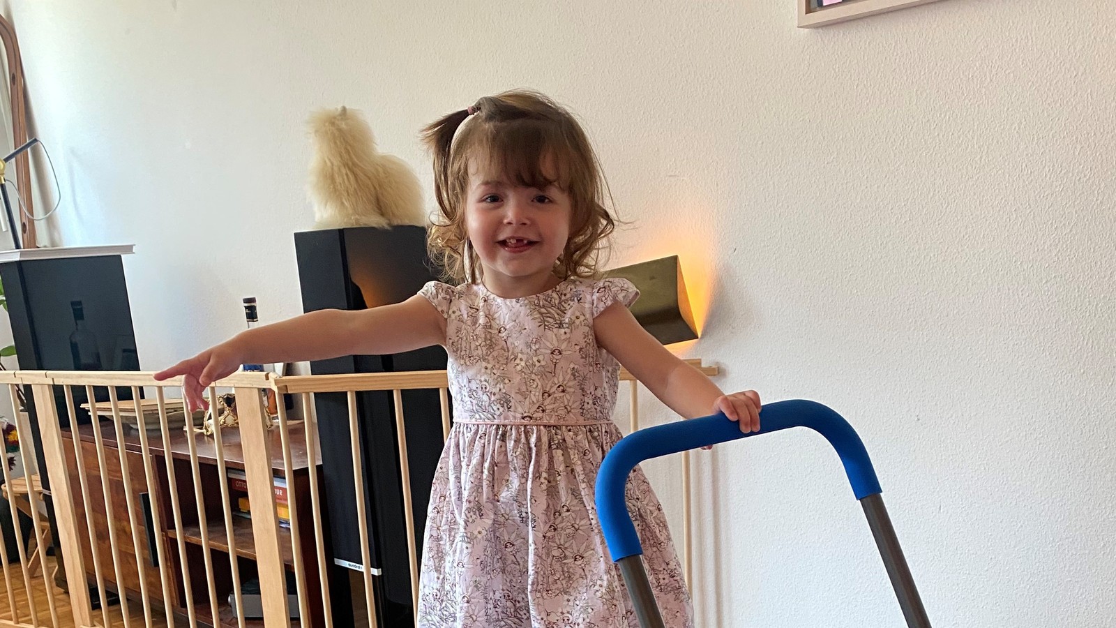 Sienna sur le trampoline